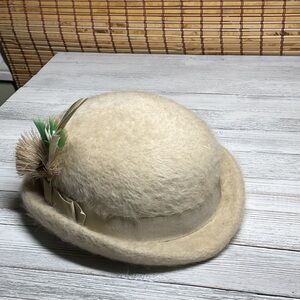 Merrimac Vintage Women's Hat BeigeMerri Soie Wool Felt Cap Feather AMY